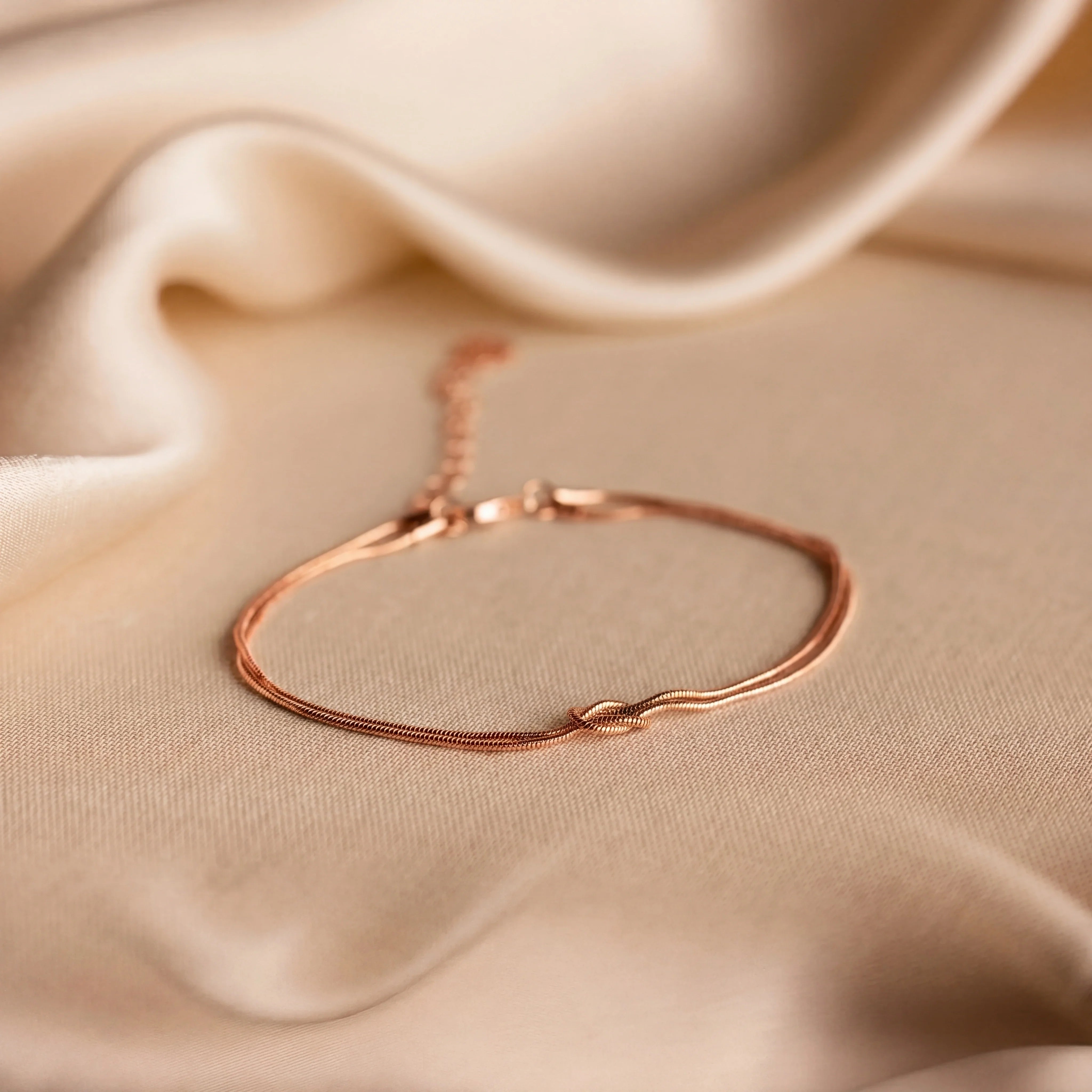 Infinity Knot Bracelet – Meaningful Gift for Couples, Best Friends & Family