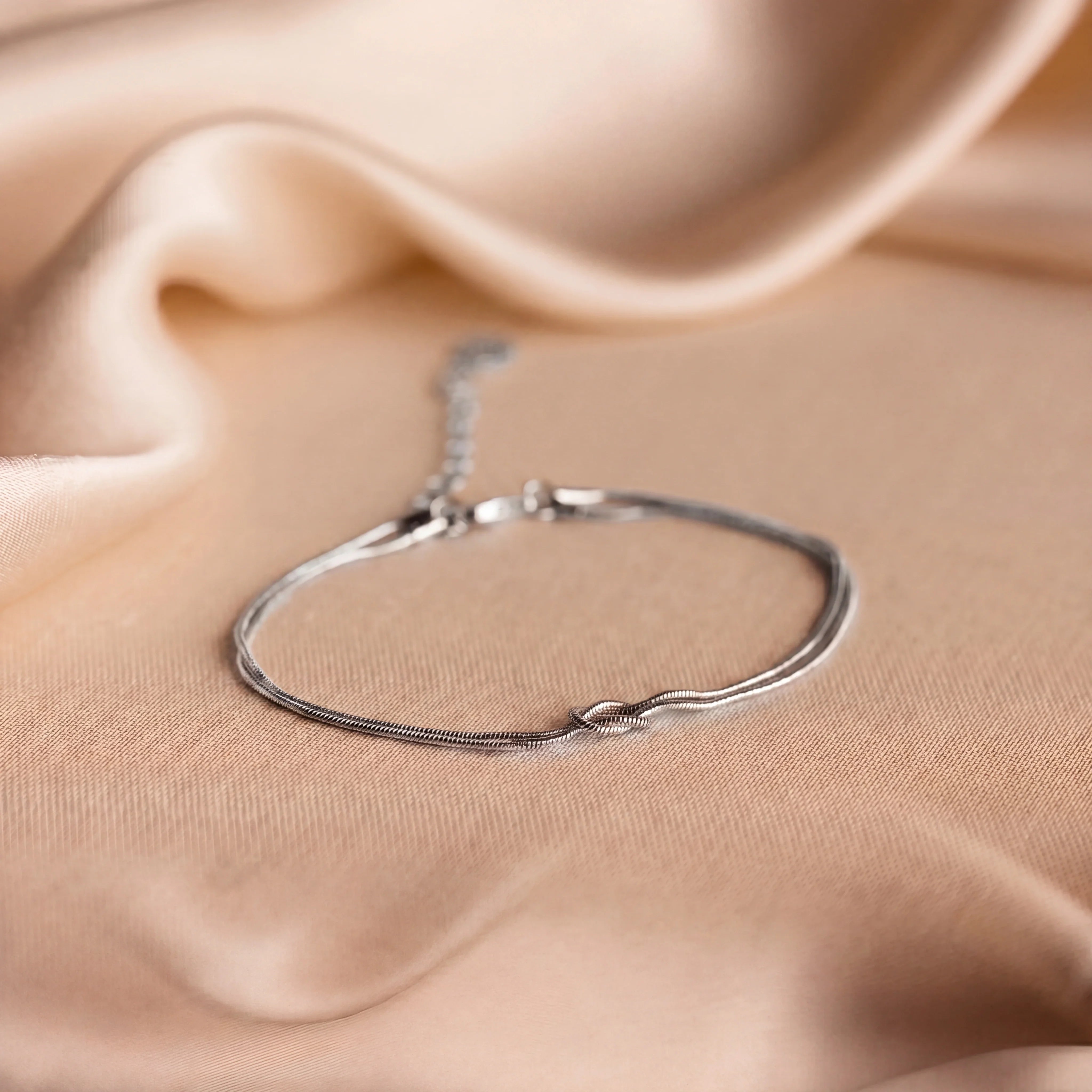 Infinity Knot Bracelet – Meaningful Gift for Couples, Best Friends & Family